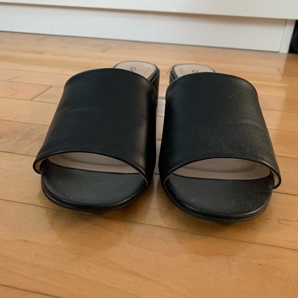 ⭐️HOST PICK⭐️ [7.5]👡CITYCLASSIFIED mule sandals - Picture 3 of 9